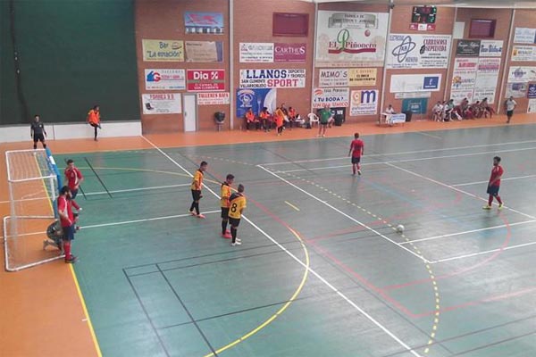 EMFAD SAN CLEMENTE FS REMONTA Y CONSIGUE LA PRIMERA VITORIA EN CASA